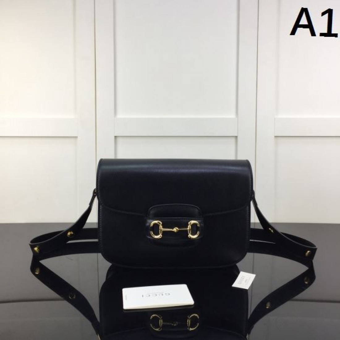 レザーフラップショルダーバッグ 人気商品 ホースビット金具 GUCCI グッチ コピー バッグ きれいめクラシック