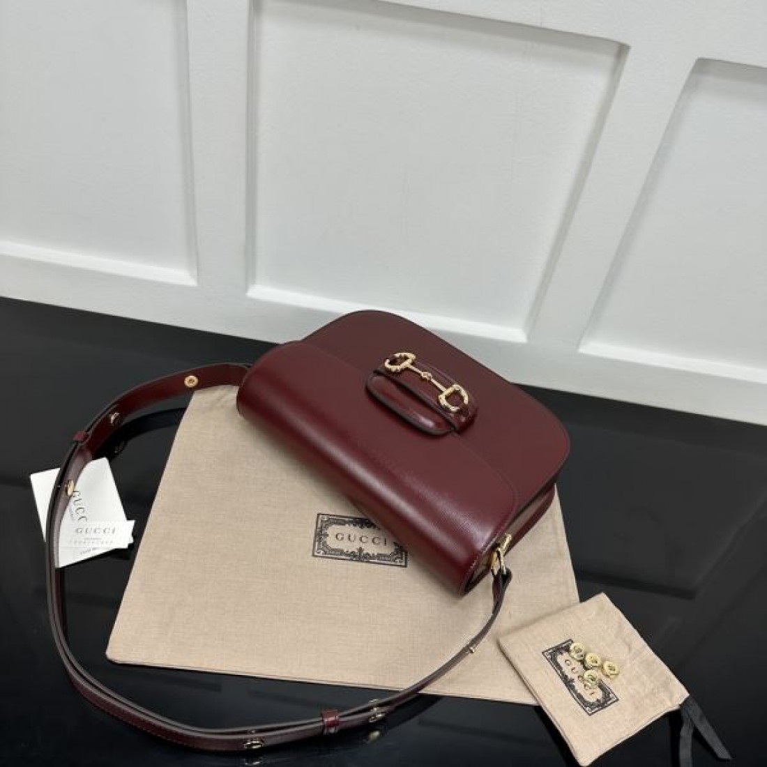 レザーフラップショルダーバッグ 人気商品 ホースビット金具 GUCCI グッチ コピー バッグ きれいめクラシック