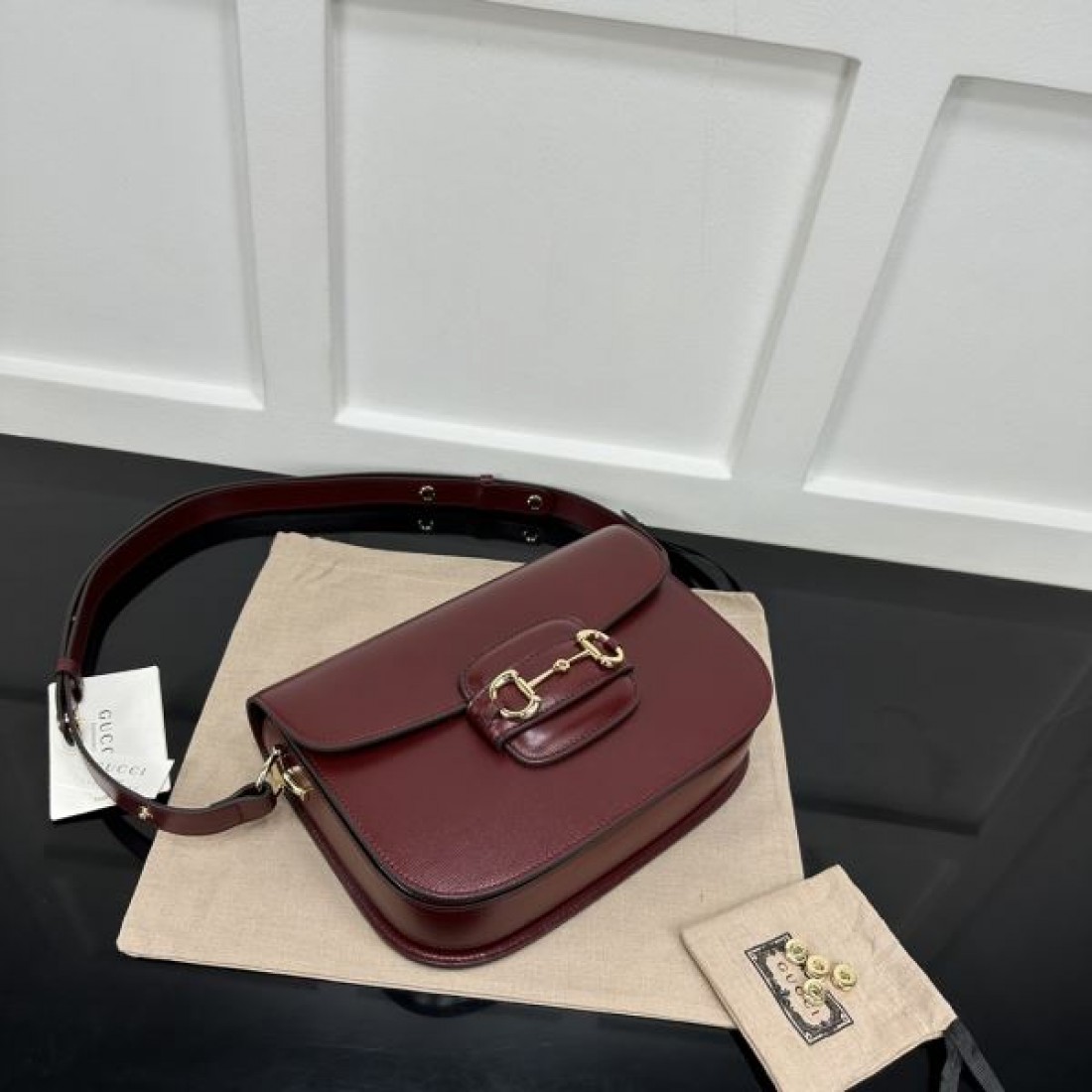 レザーフラップショルダーバッグ 人気商品 ホースビット金具 GUCCI グッチ コピー バッグ きれいめクラシック