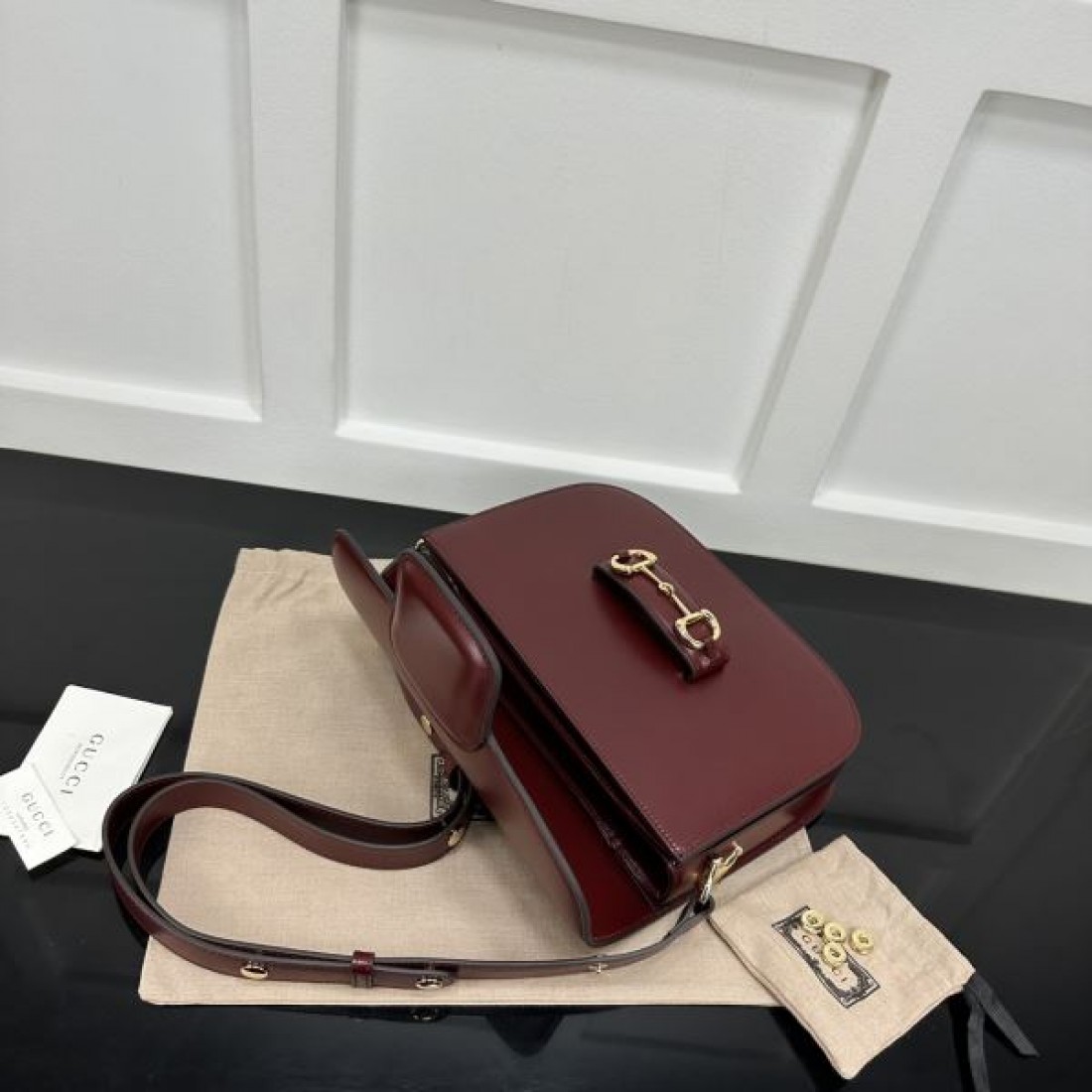 レザーフラップショルダーバッグ 人気商品 ホースビット金具 GUCCI グッチ コピー バッグ きれいめクラシック