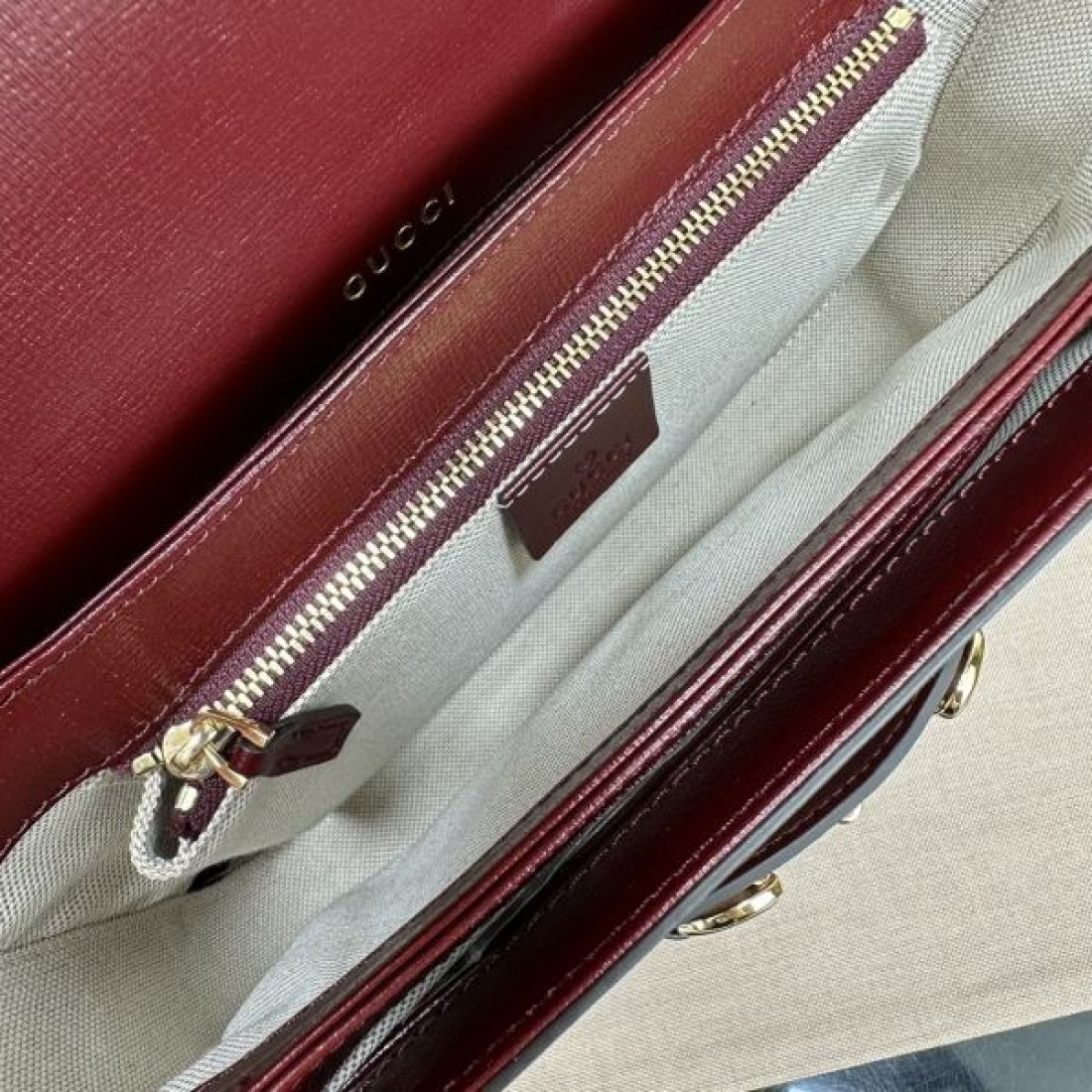 レザーフラップショルダーバッグ 人気商品 ホースビット金具 GUCCI グッチ コピー バッグ きれいめクラシック