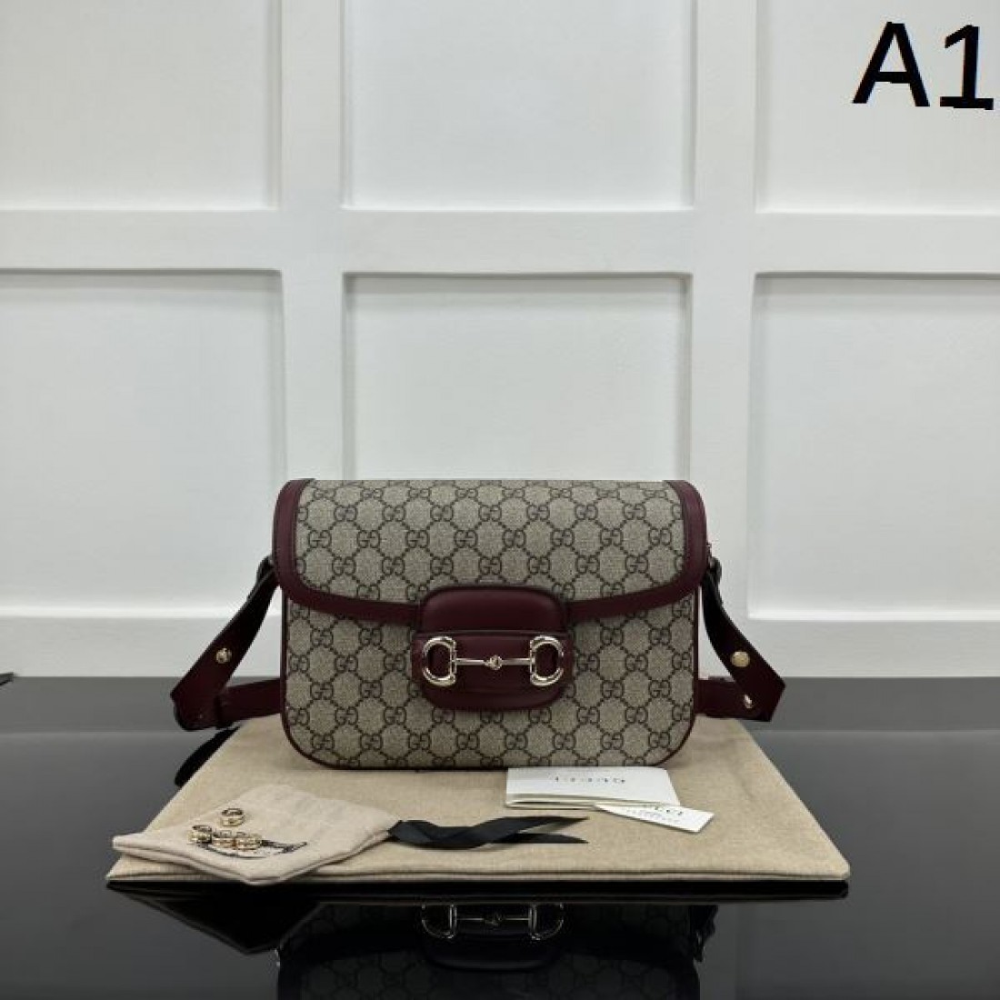 GGキャンバス ショルダーバッグ 人気商品 GUCCI グッチ コピー バッグ ホースビット金具 レトロクラシック