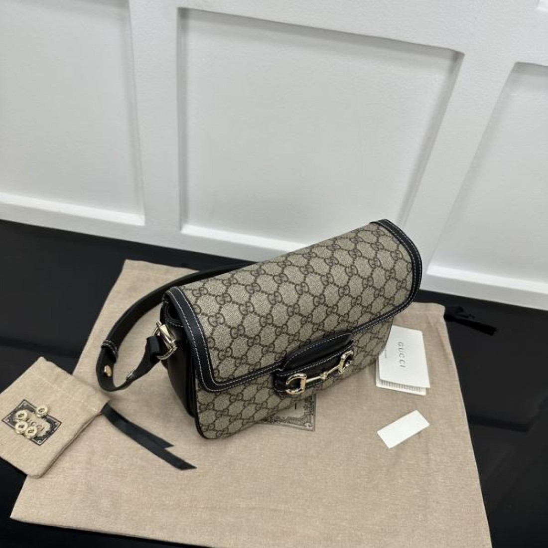 GGキャンバス ショルダーバッグ 人気商品 GUCCI グッチ コピー バッグ ホースビット金具 レトロクラシック