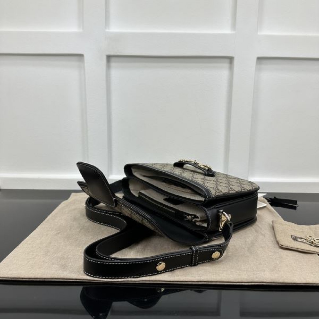 GGキャンバス ショルダーバッグ 人気商品 GUCCI グッチ コピー バッグ ホースビット金具 レトロクラシック
