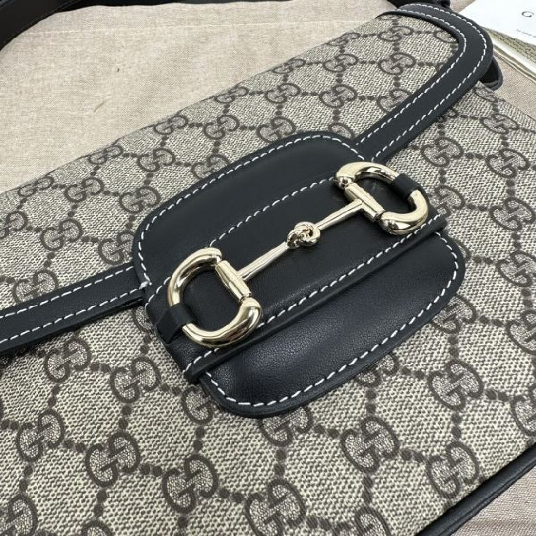 GGキャンバス ショルダーバッグ 人気商品 GUCCI グッチ コピー バッグ ホースビット金具 レトロクラシック
