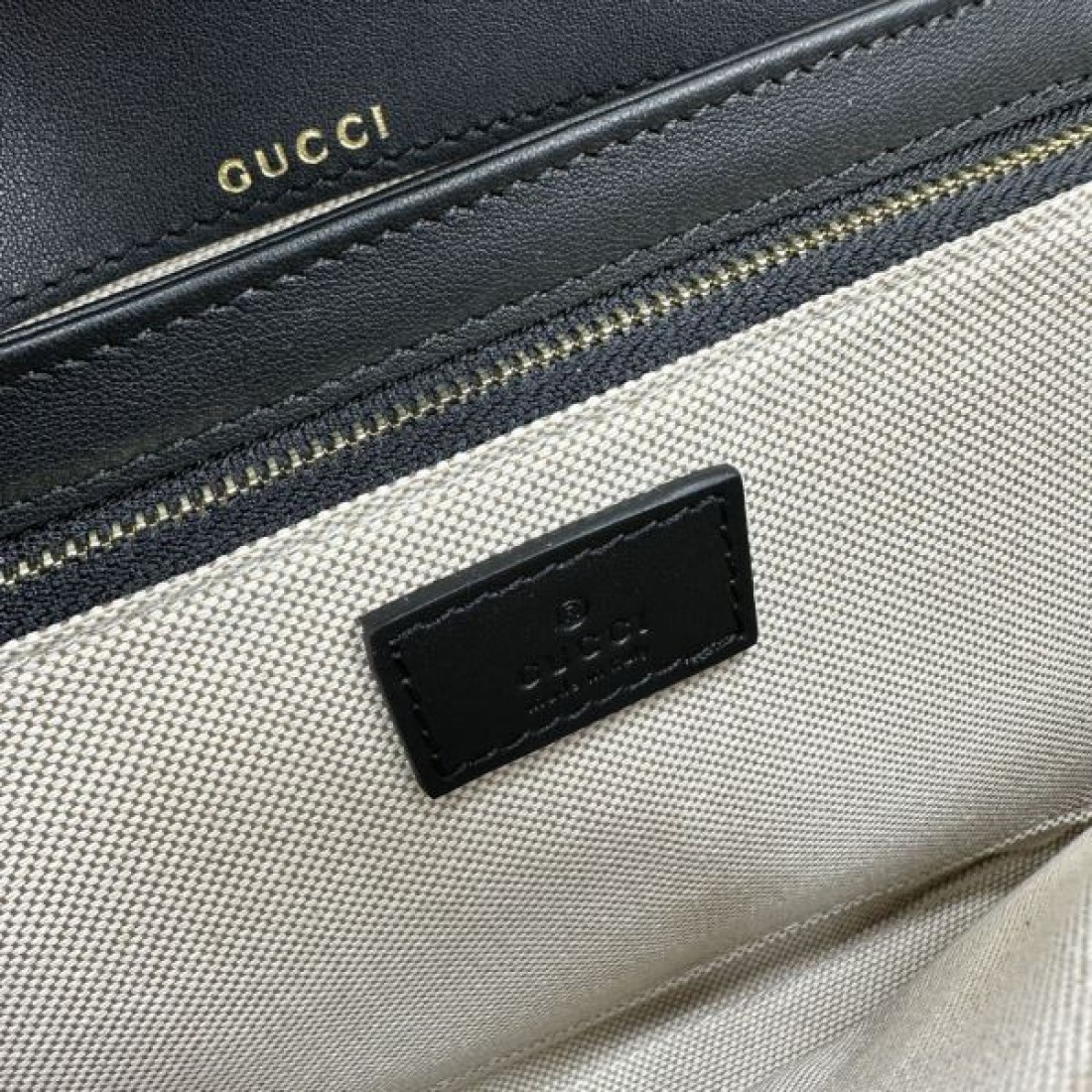 GGキャンバス ショルダーバッグ 人気商品 GUCCI グッチ コピー バッグ ホースビット金具 レトロクラシック