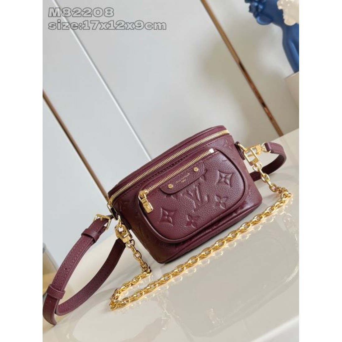 モノグラムエンボス ミニショルダーバッグ 人気商品 LOUIS VUITTON ルイヴィトン コピー バッグ チェーン付き コンパクトサイズ