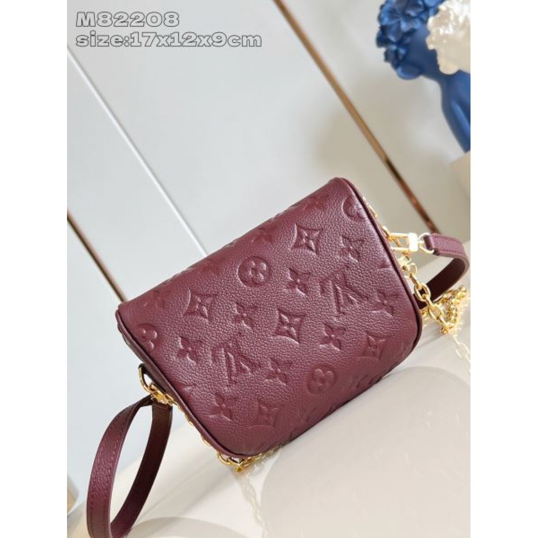 モノグラムエンボス ミニショルダーバッグ 人気商品 LOUIS VUITTON ルイヴィトン コピー バッグ チェーン付き コンパクトサイズ