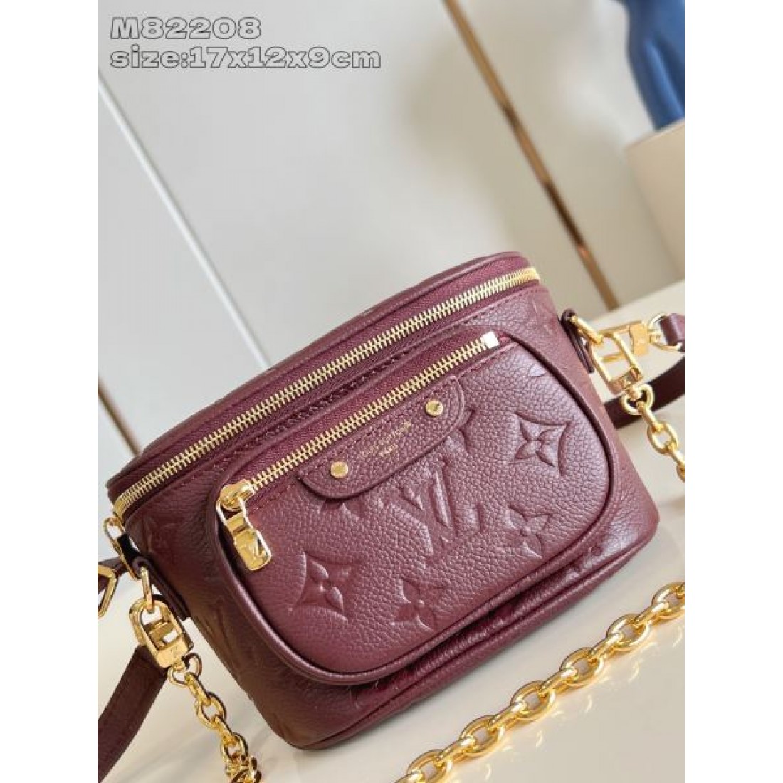 モノグラムエンボス ミニショルダーバッグ 人気商品 LOUIS VUITTON ルイヴィトン コピー バッグ チェーン付き コンパクトサイズ
