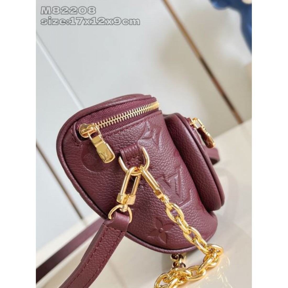 モノグラムエンボス ミニショルダーバッグ 人気商品 LOUIS VUITTON ルイヴィトン コピー バッグ チェーン付き コンパクトサイズ