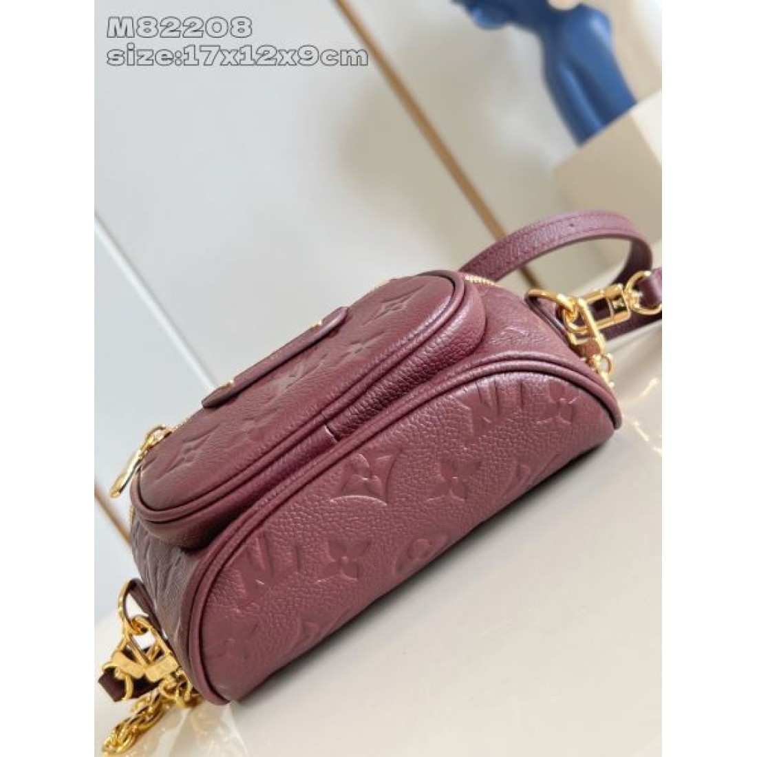 モノグラムエンボス ミニショルダーバッグ 人気商品 LOUIS VUITTON ルイヴィトン コピー バッグ チェーン付き コンパクトサイズ
