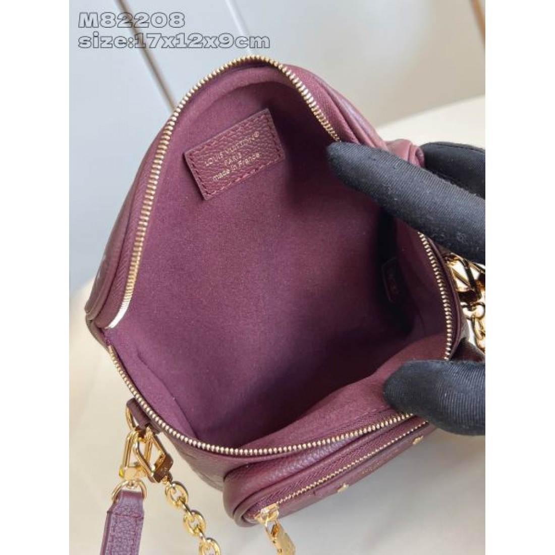 モノグラムエンボス ミニショルダーバッグ 人気商品 LOUIS VUITTON ルイヴィトン コピー バッグ チェーン付き コンパクトサイズ
