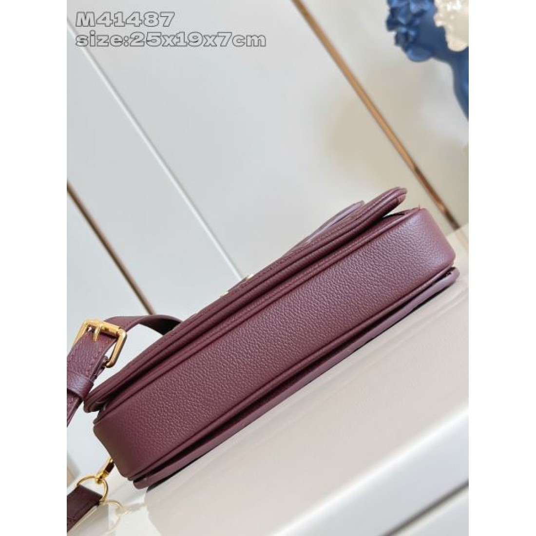 レザークロスボディバッグ 売れ筋候補 ゴールド金具 LOUIS VUITTON ルイヴィトン コピー バッグ スタイリングアイテム