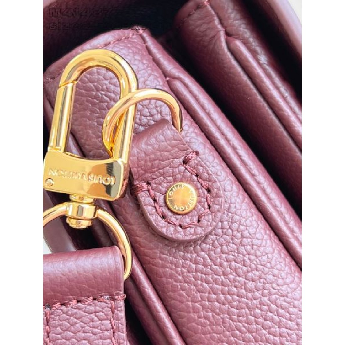 レザークロスボディバッグ 売れ筋候補 ゴールド金具 LOUIS VUITTON ルイヴィトン コピー バッグ スタイリングアイテム