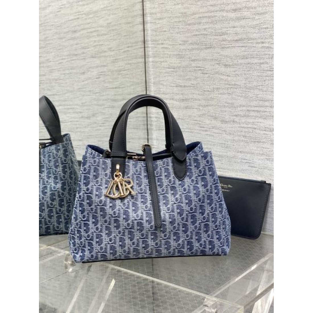 オブリーク柄 トートバッグ チャーム付き DIOR ディオール コピー バッグ 人気商品 ハンドバッグ デイリー使い