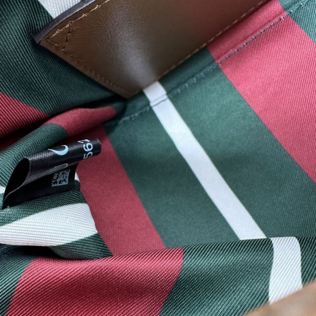 上品 シンプル ラグジュアリーな GUCCI グッチ コピー トートバッグ 実用的 美しい かわいい