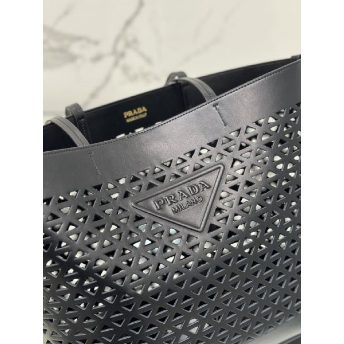 おしゃれ シンプル 高品質な PRADA プラダ コピー トートバッグ 実用的 エレガント 洗練された
