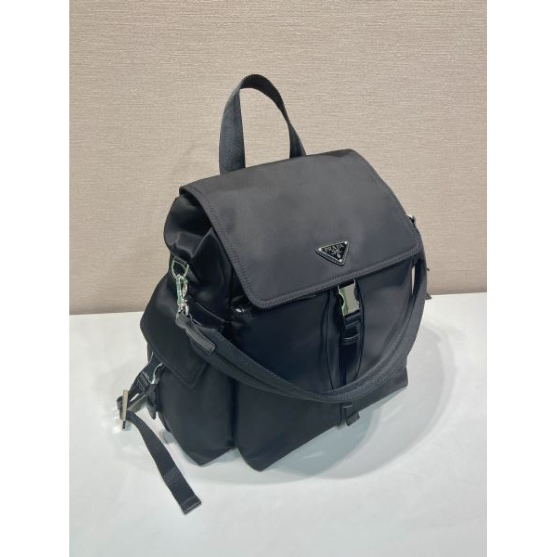 シンプル モダン 上質な PRADA プラダ コピー バックパック 使いやすい 快適 おしゃれ