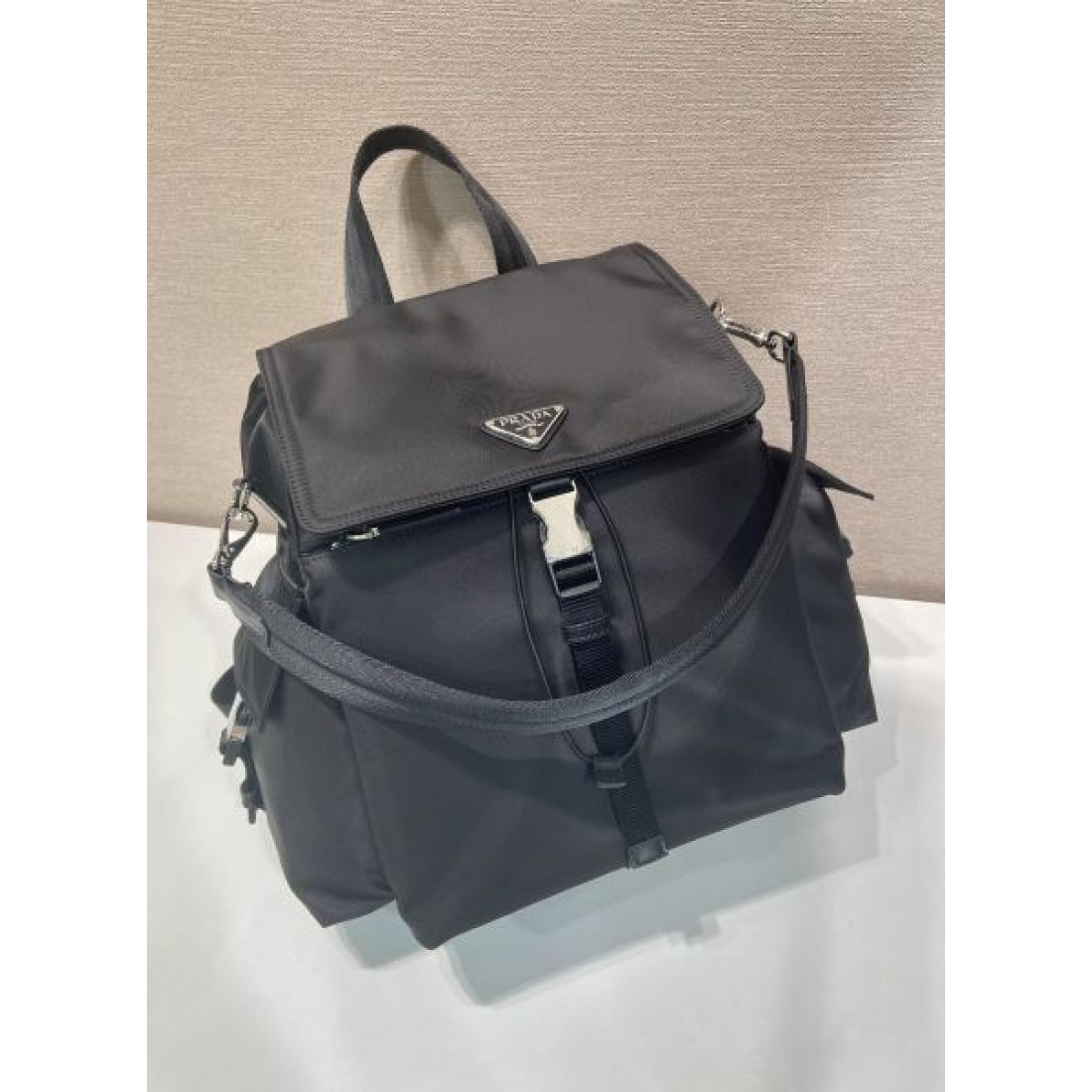 シンプル モダン 上質な PRADA プラダ コピー バックパック 使いやすい 快適 おしゃれ