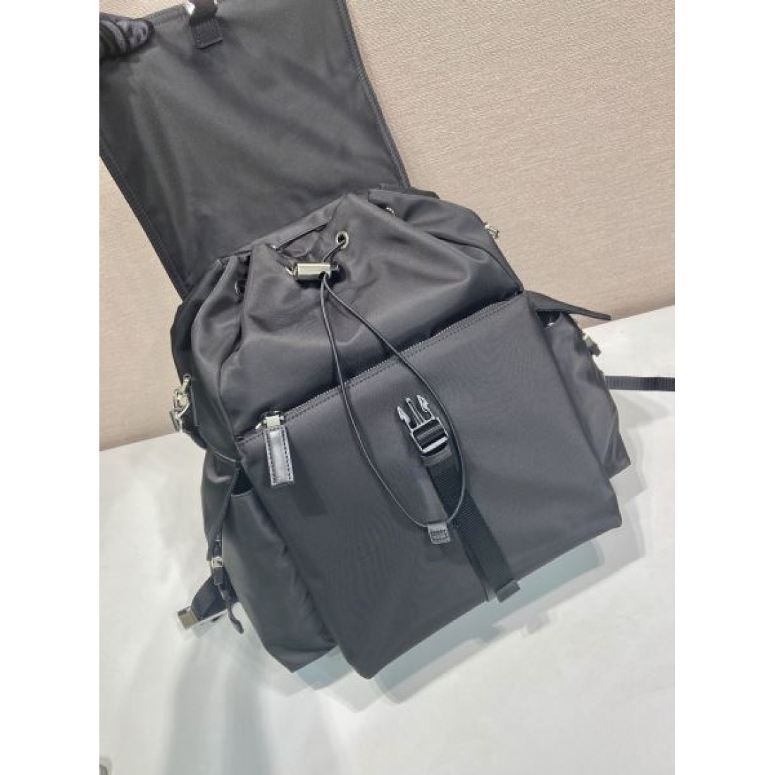 シンプル モダン 上質な PRADA プラダ コピー バックパック 使いやすい 快適 おしゃれ