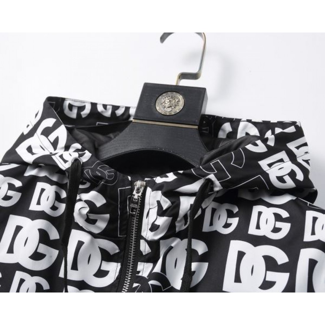 DG総柄 フードジャケット ジップアップ 人気商品 DOLCE & GABBANA ドルチェ＆ガッバーナ コピー ジャケット モノトーン調 ライトアウター