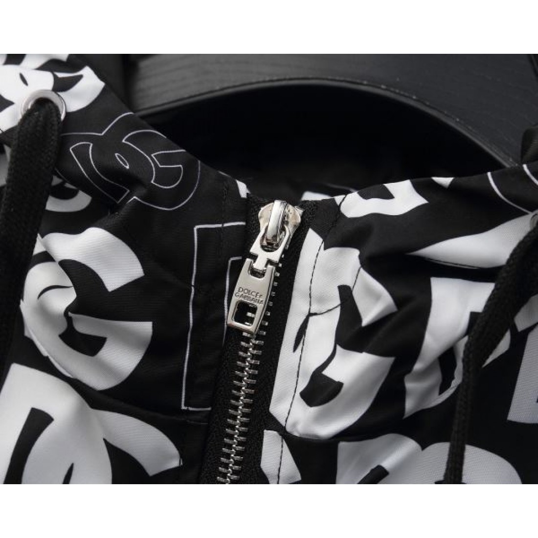 DG総柄 フードジャケット ジップアップ 人気商品 DOLCE & GABBANA ドルチェ＆ガッバーナ コピー ジャケット モノトーン調 ライトアウター