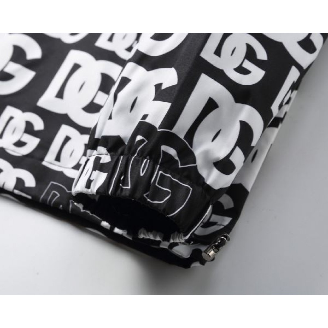 DG総柄 フードジャケット ジップアップ 人気商品 DOLCE & GABBANA ドルチェ＆ガッバーナ コピー ジャケット モノトーン調 ライトアウター