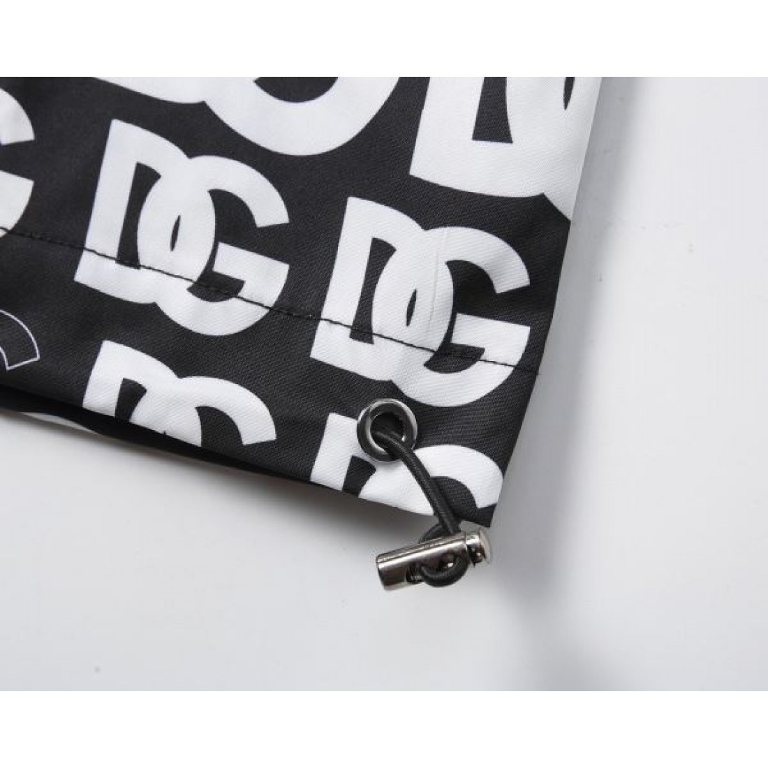 DG総柄 フードジャケット ジップアップ 人気商品 DOLCE & GABBANA ドルチェ＆ガッバーナ コピー ジャケット モノトーン調 ライトアウター