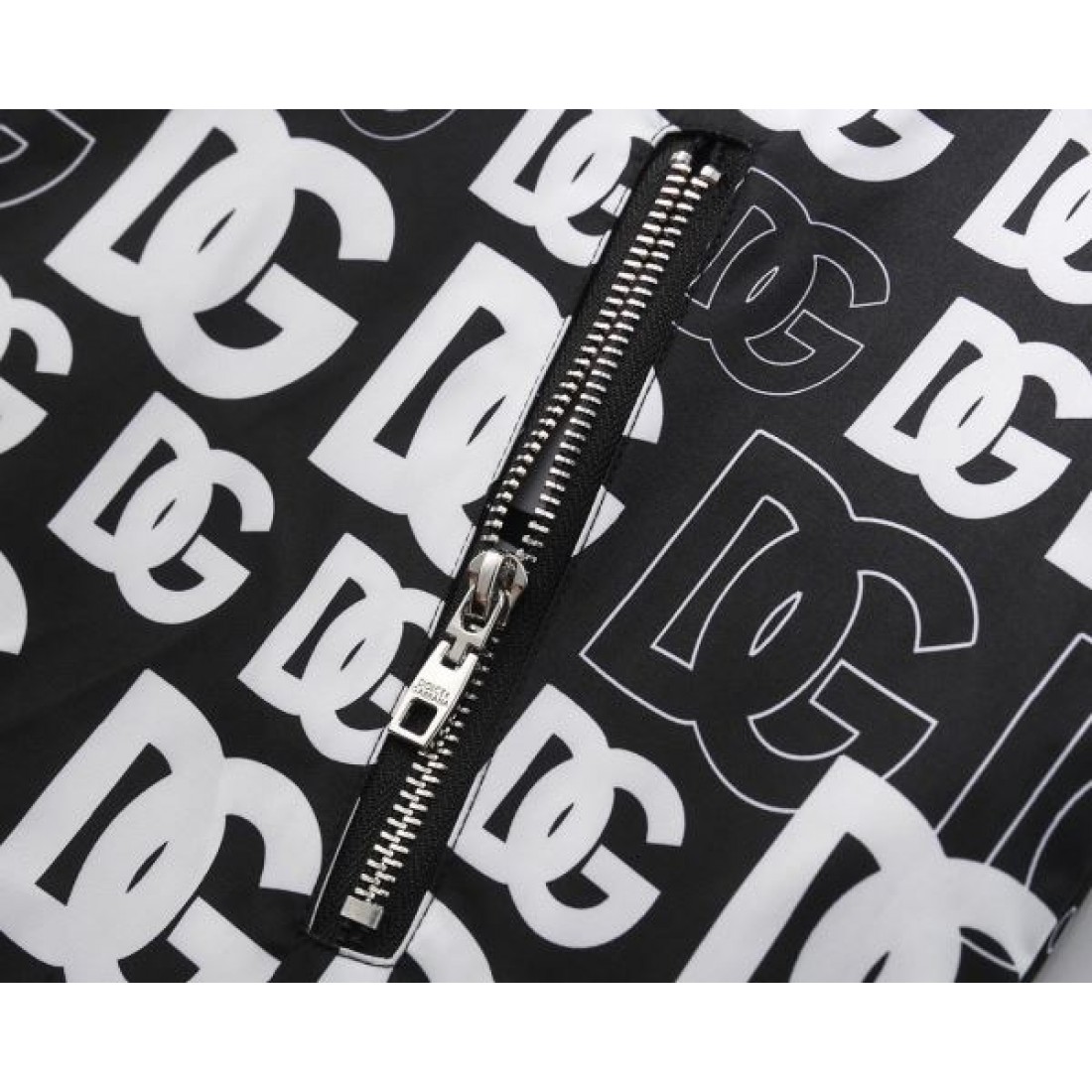 DG総柄 フードジャケット ジップアップ 人気商品 DOLCE & GABBANA ドルチェ＆ガッバーナ コピー ジャケット モノトーン調 ライトアウター