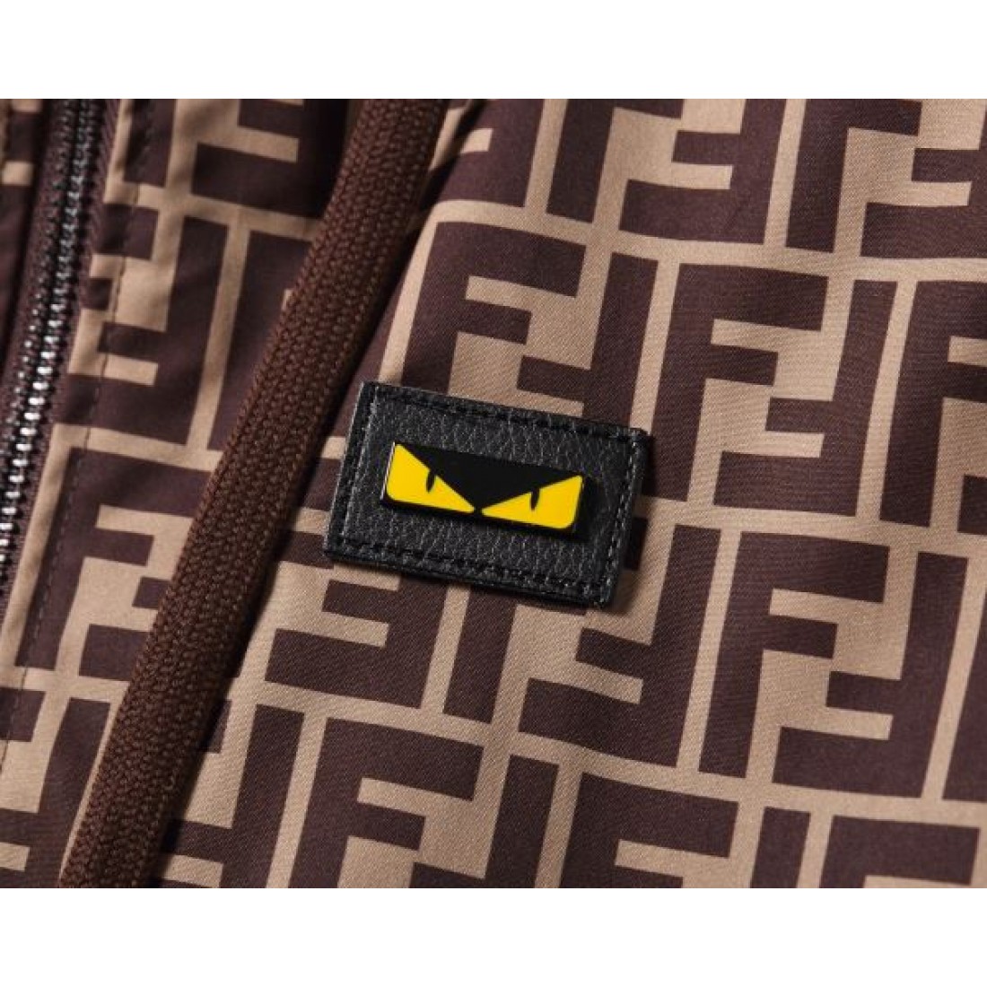 モノグラムパターン ウインドブレーカー フーデッドブルゾン 軽量ナイロンライク FENDI フェンディ コピー ブルゾン ラグジュアリーカジュアル