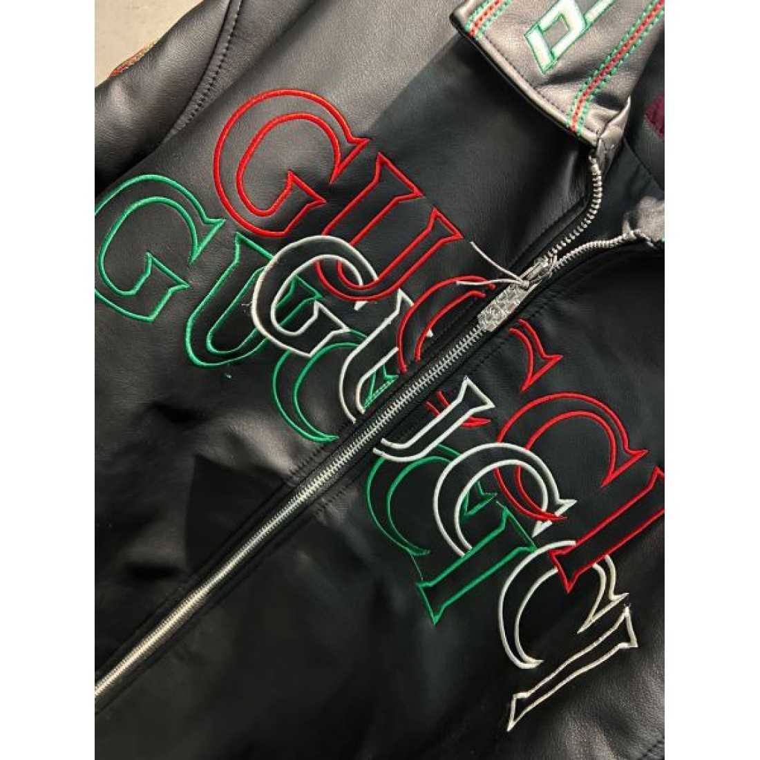 ロゴグラフィック レザーブルゾン ジップアップ アーカイブストリート GUCCI グッチ コピー ブルゾン インパクトデザイン モードアウター