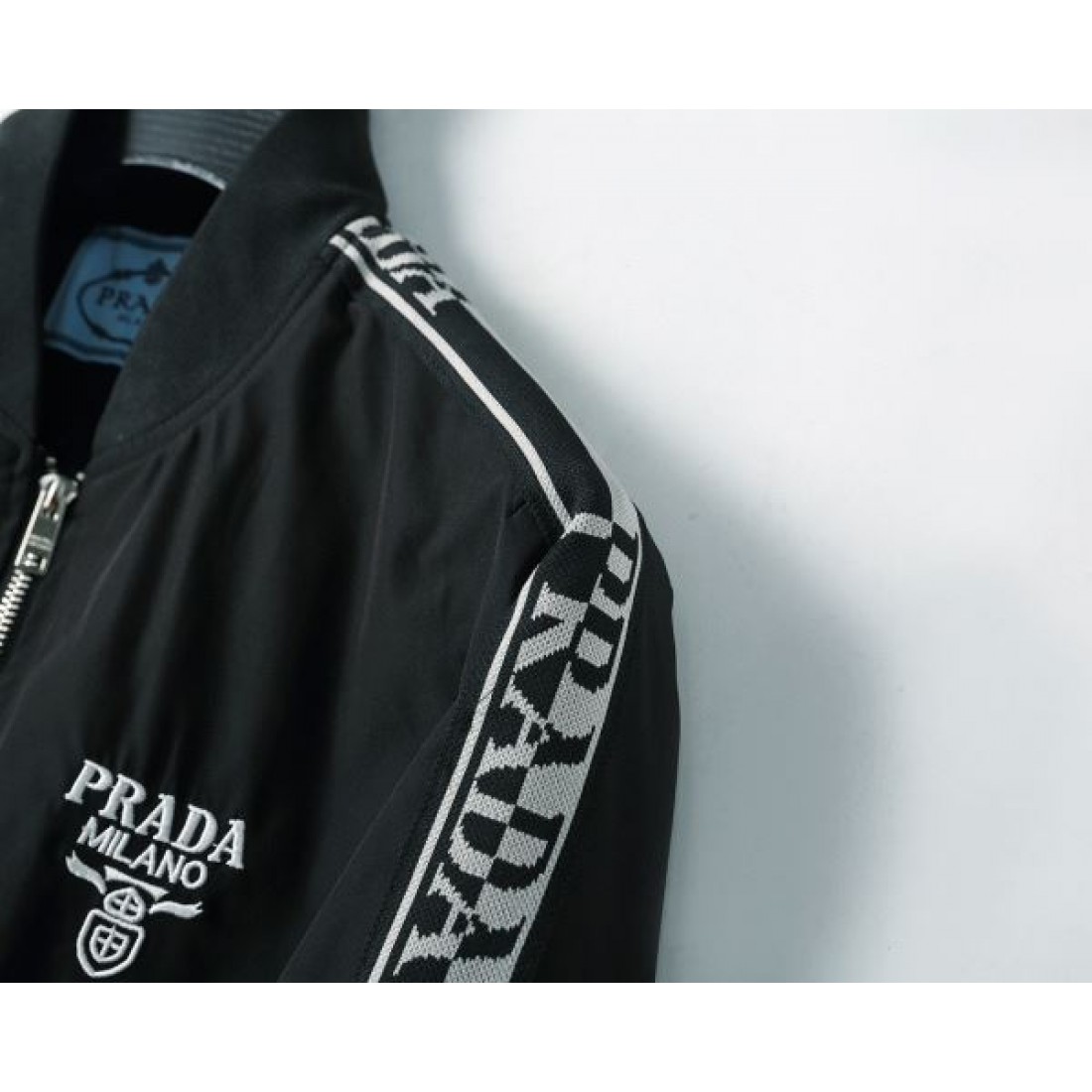 上品 エレガント 高級感 PRADA プラダ コピー コート クラシック モード 洗練