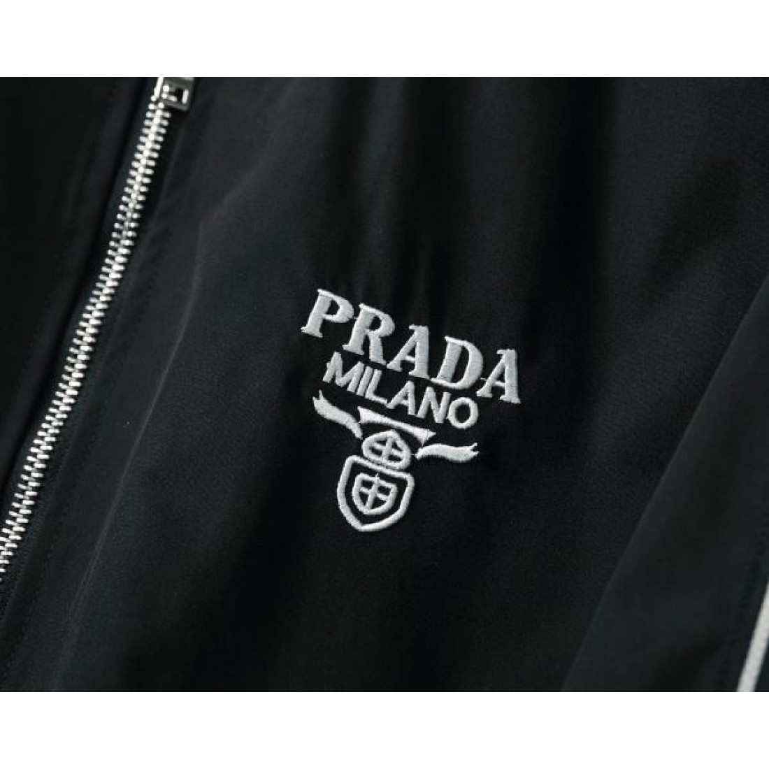 上品 エレガント 高級感 PRADA プラダ コピー コート クラシック モード 洗練