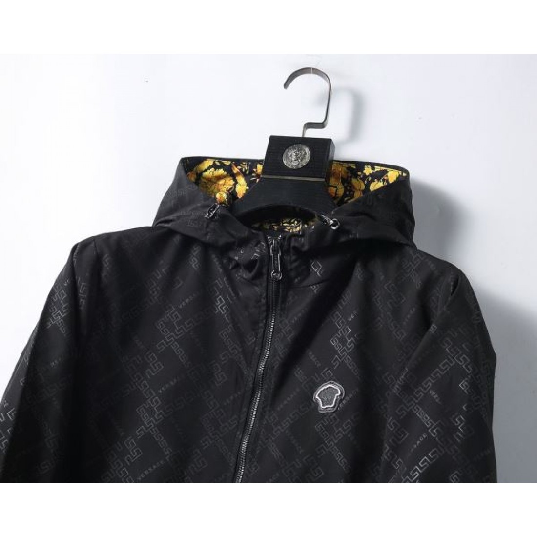 ゴージャス 魅惑 モダン VERSACE ヴェルサーチェ コピー コート エレガント 華麗 独特