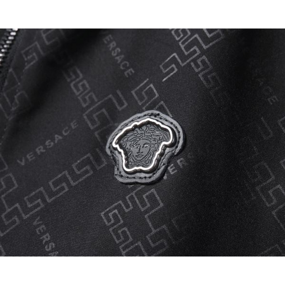 ゴージャス 魅惑 モダン VERSACE ヴェルサーチェ コピー コート エレガント 華麗 独特