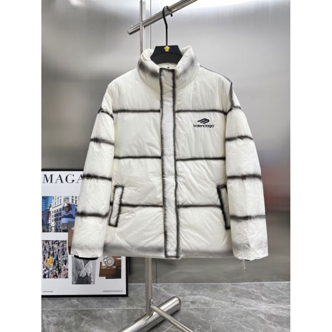エレガント 迫力 洗練 バレンシアガ BALENCIAGA コピー ダウンジャケット モード ラグジュアリー 上品