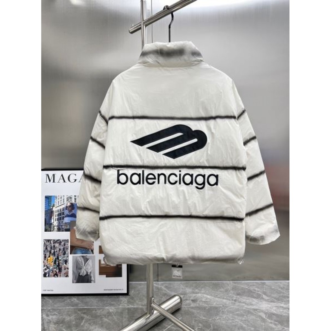 エレガント 迫力 洗練 バレンシアガ BALENCIAGA コピー ダウンジャケット モード ラグジュアリー 上品