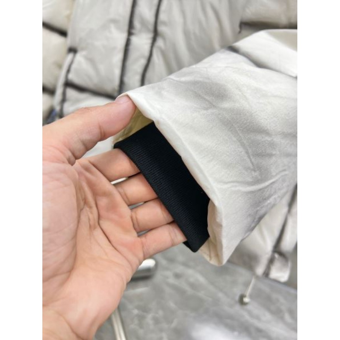 エレガント 迫力 洗練 バレンシアガ BALENCIAGA コピー ダウンジャケット モード ラグジュアリー 上品