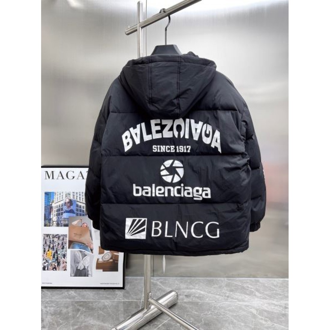 ファッショナブル モード 重厚感 バレンシアガ BALENCIAGA コピー ダウンジャケット エレガント 