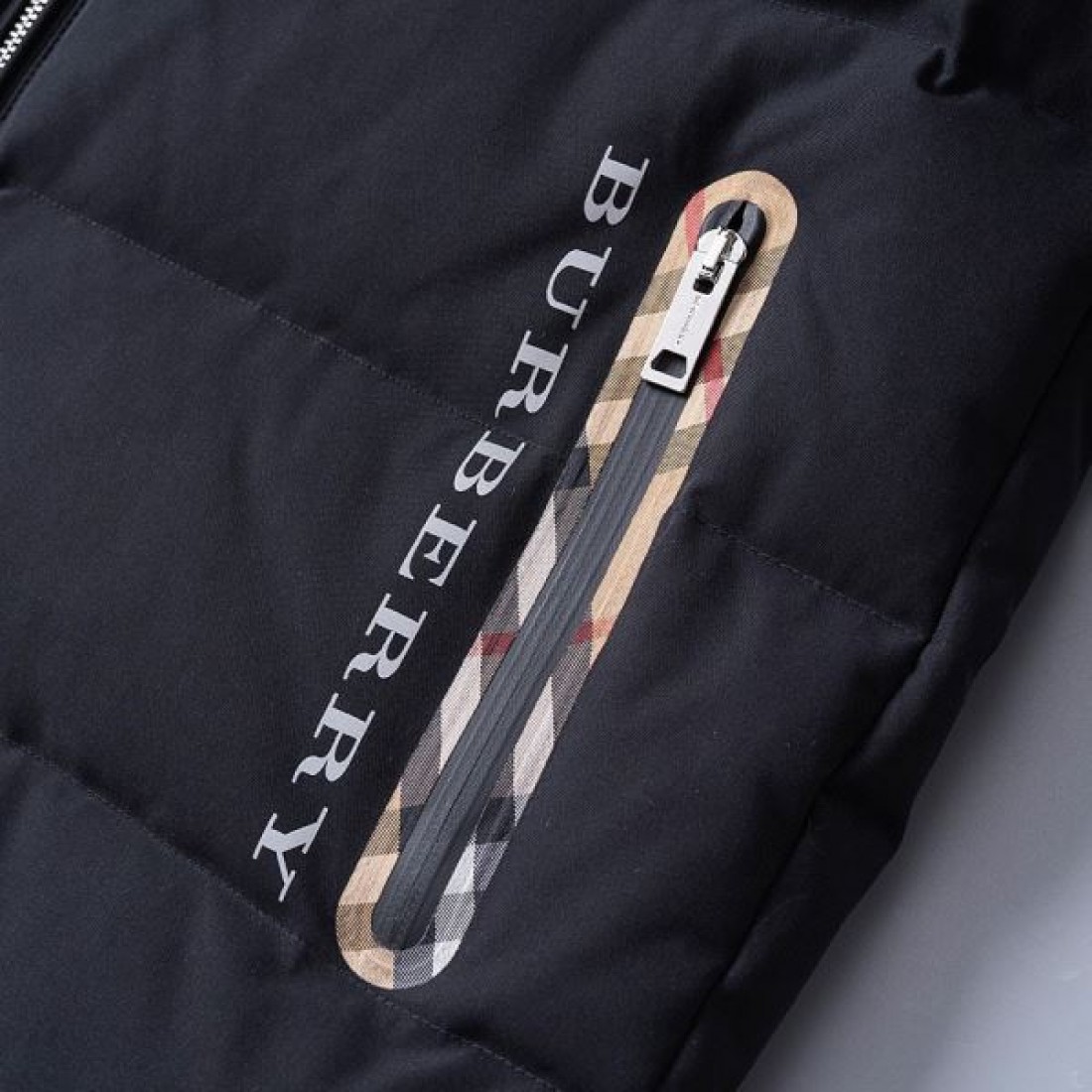 クラシック 上質 洗練 バーバリー BURBERRY コピー ダウンジャケット モード トラディショナル 気品