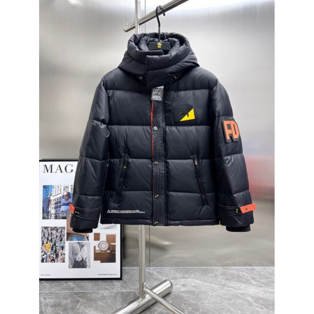 高級 スタイリッシュ 洗練 フェンディ FENDI コピー ダウンジャケット 美ライン 上品