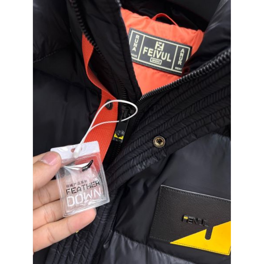 高級 スタイリッシュ 洗練 フェンディ FENDI コピー ダウンジャケット 美ライン 上品 