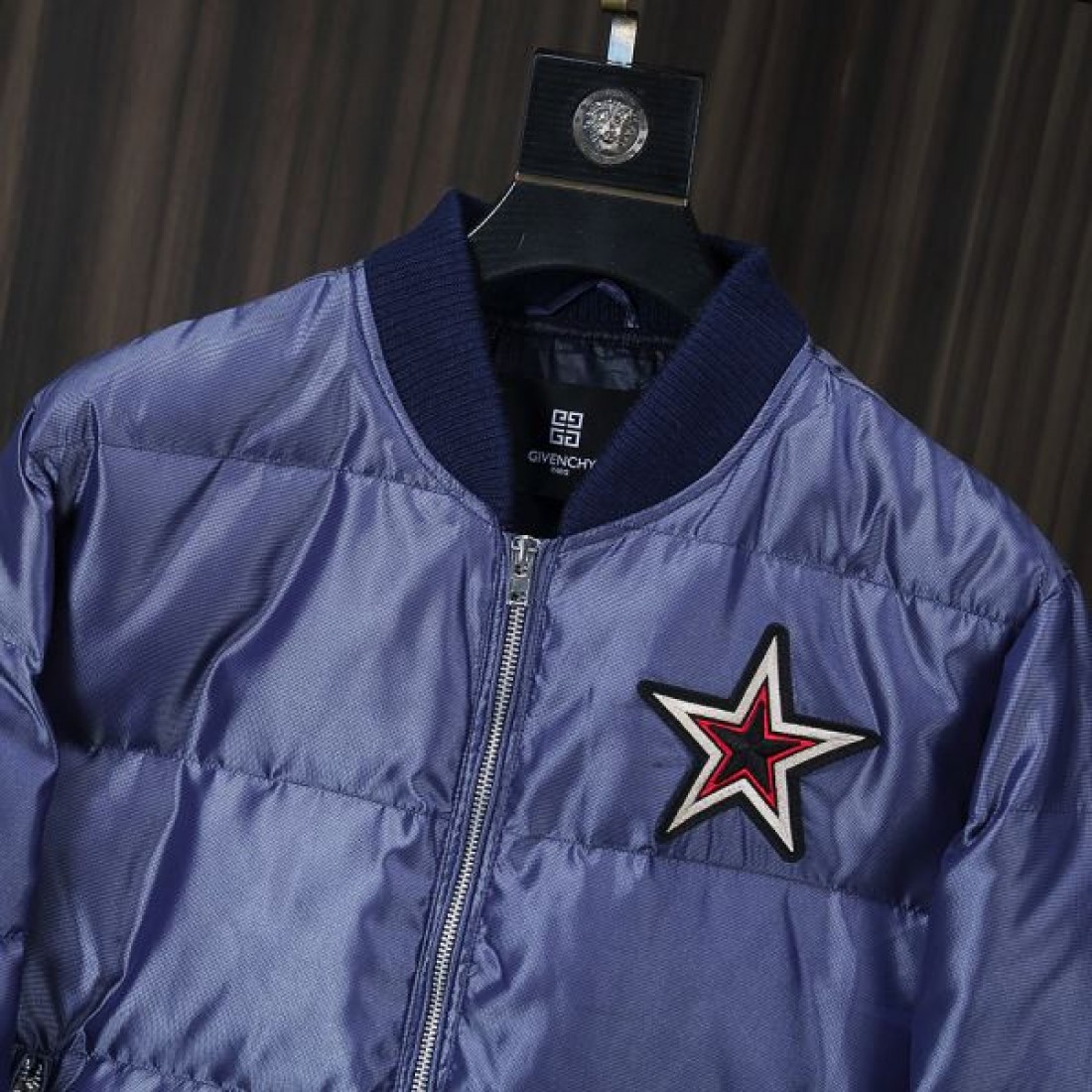 クール モダン 高品質 ジバンシィ GIVENCHY コピー ダウンジャケット エレガント 美フォルム 