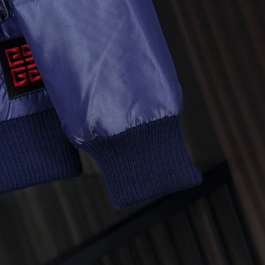 クール モダン 高品質 ジバンシィ GIVENCHY コピー ダウンジャケット エレガント 美フォルム 