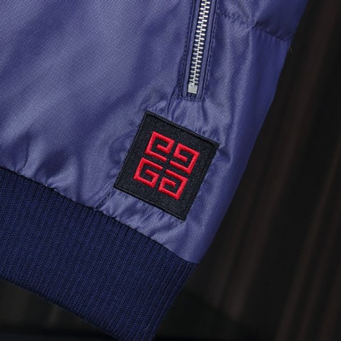 クール モダン 高品質 ジバンシィ GIVENCHY コピー ダウンジャケット エレガント 美フォルム 