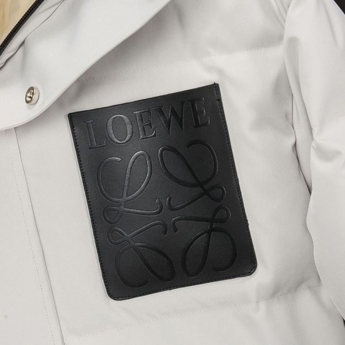上質 軽量 高級 ロエベ LOEWE コピー ダウンジャケット 快適 トレンド 美シルエット