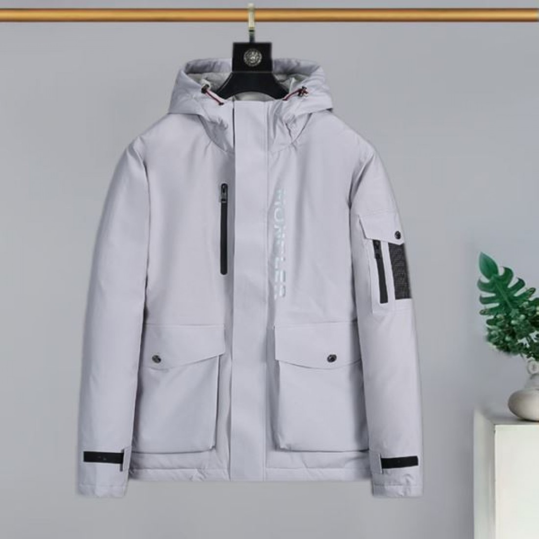 スタイリッシュ 立体感 エレガント モンクレール MONCLER コピー ダウンジャケット 保温性