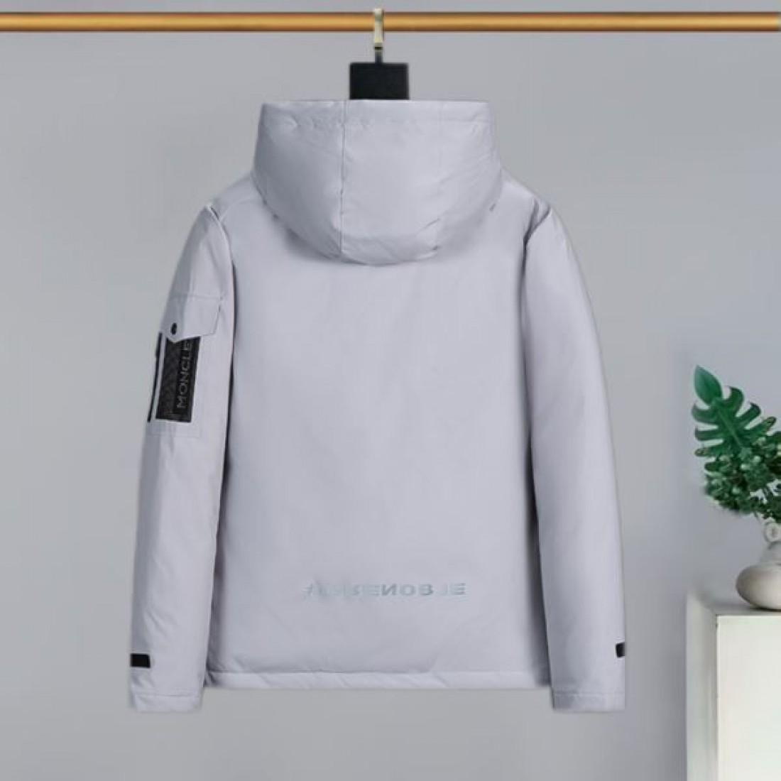 スタイリッシュ 立体感 エレガント モンクレール MONCLER コピー ダウンジャケット 保温性
