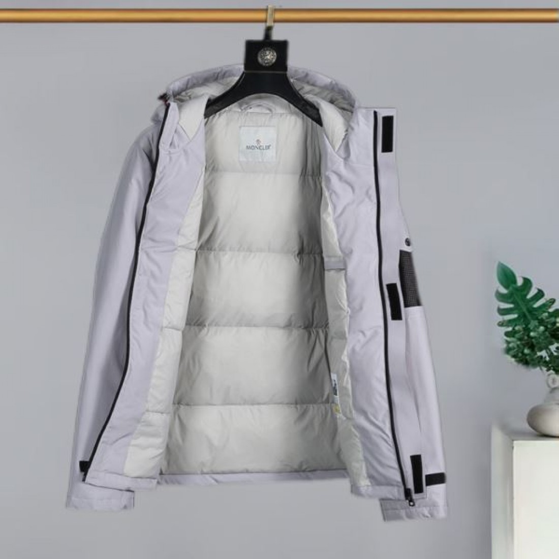 スタイリッシュ 立体感 エレガント モンクレール MONCLER コピー ダウンジャケット 保温性