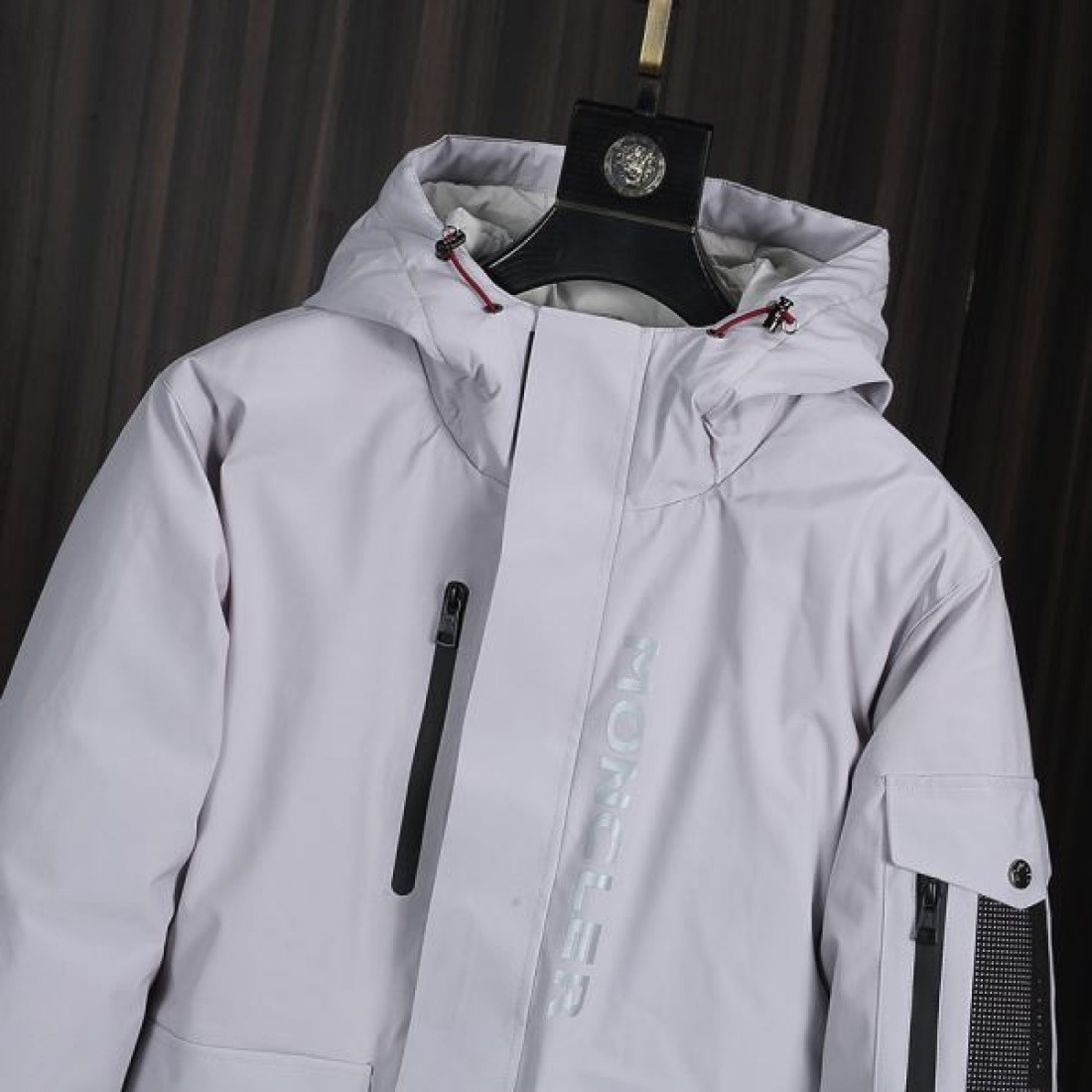 スタイリッシュ 立体感 エレガント モンクレール MONCLER コピー ダウンジャケット 保温性